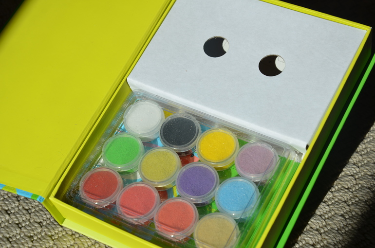 Художественный комплект Djeco Рисование песком " В саду"