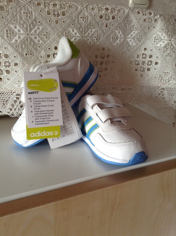 Кроссовки Adidas размер 21. Новые!