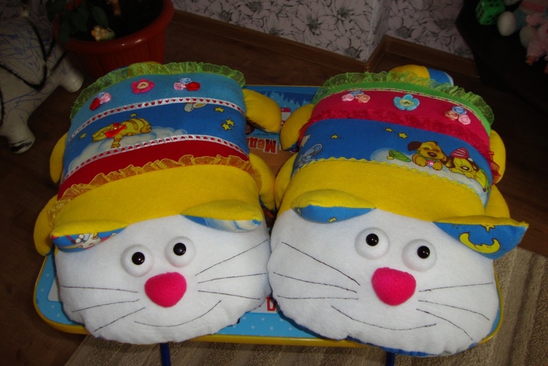 Подушки для сестричек и Домовой