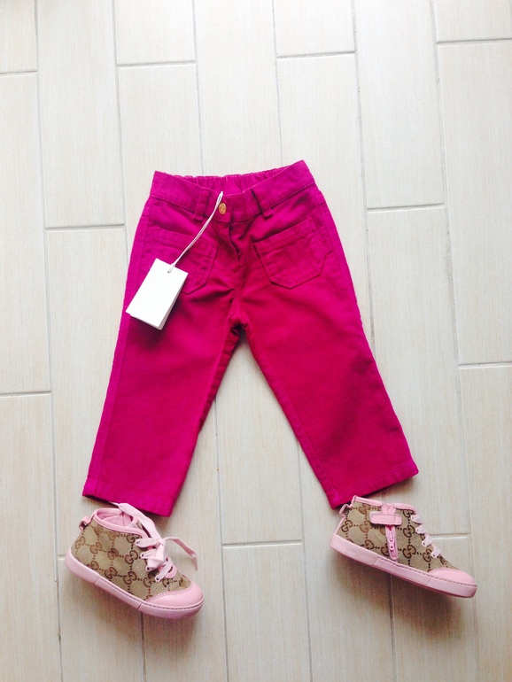 Gucci!!! Брючки вельветовые 12 мес 2900, футболочка с сумочкой 12 мес 2400