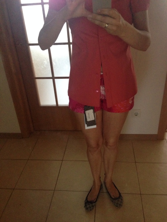 Gucci !!! Блузочка марк 36, на доченьку или худенькую мамочку. Сама ношу, прелесть !!! 4900