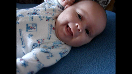 наша первая улыбочка))))