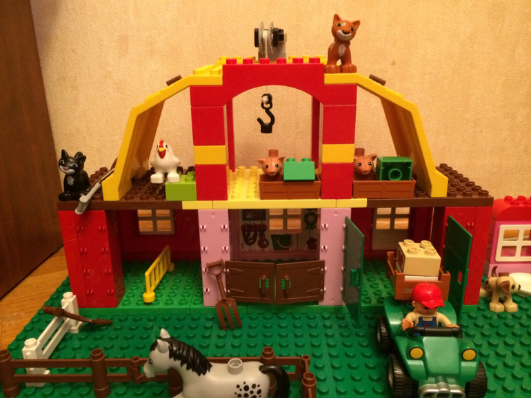 LEGO Duplo - одно их любимых развлечений доченьки!!!