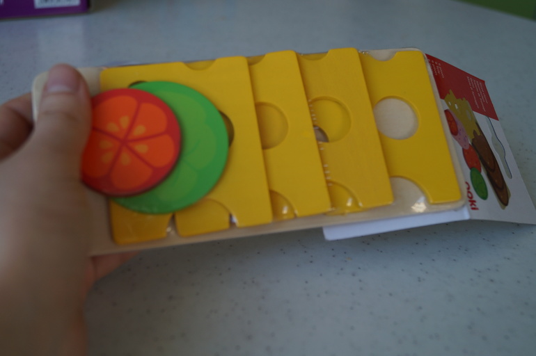 Деревянные игрушки HAPE и JANOD-тостер,кофемашина,набор продуктов.