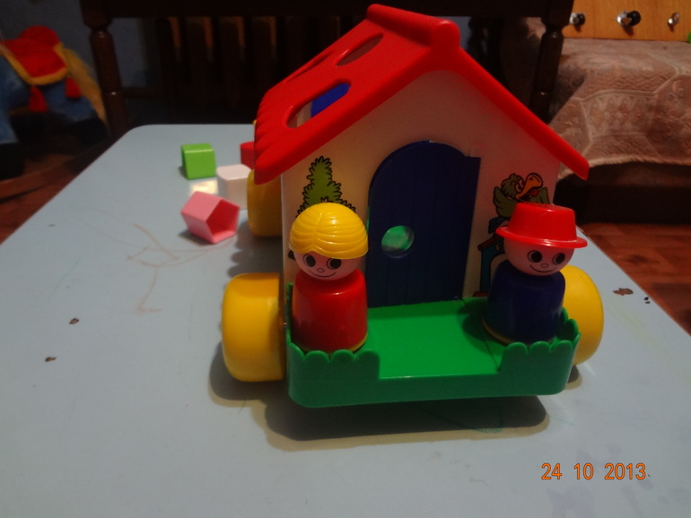 Домик на колесах - радость годовасику!