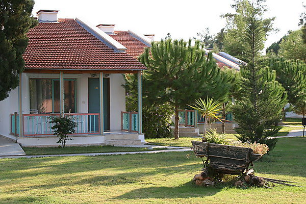 Kustur club village