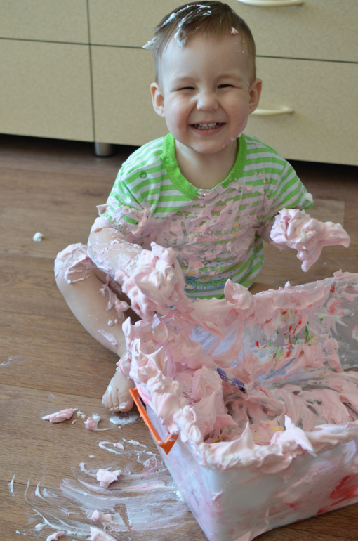 играли с пеной для бритья)