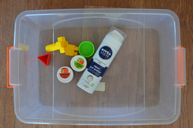 играли с пеной для бритья)