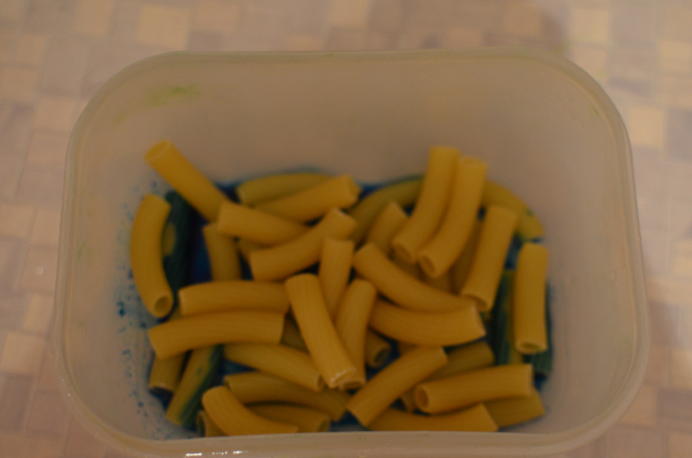 красим рис, макароны...