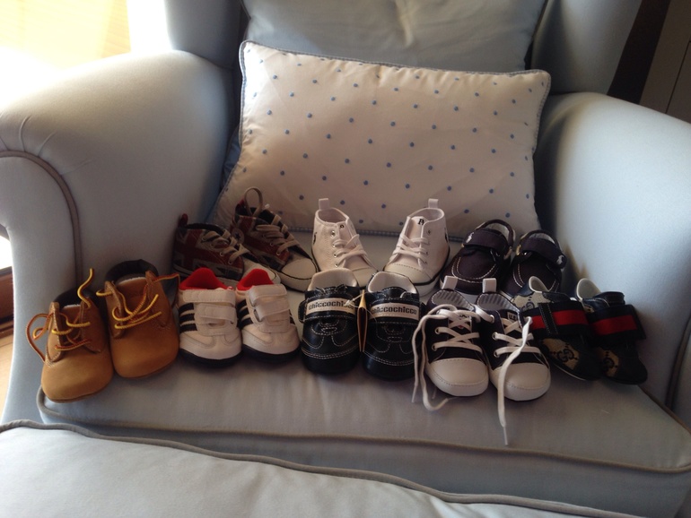 Моя бессмысленная и беспощадная коллекция обуви до года :) ох уж эти родственники! :)