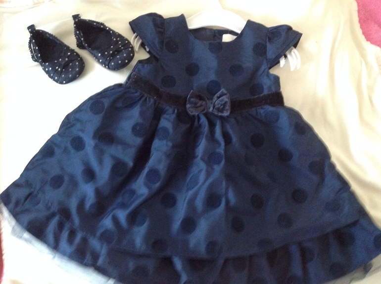 Платье для девочки 6 мес + тапочки 14/15 все H&M. 600 руб.