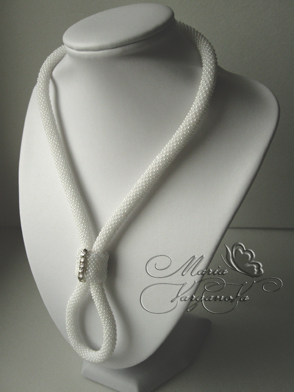 Новенькие жгуты и лариаты из бисера