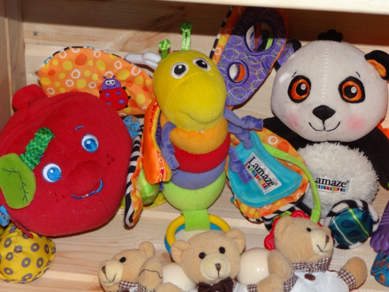 Много б/у игрушек