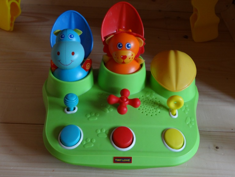 Много б/у игрушек