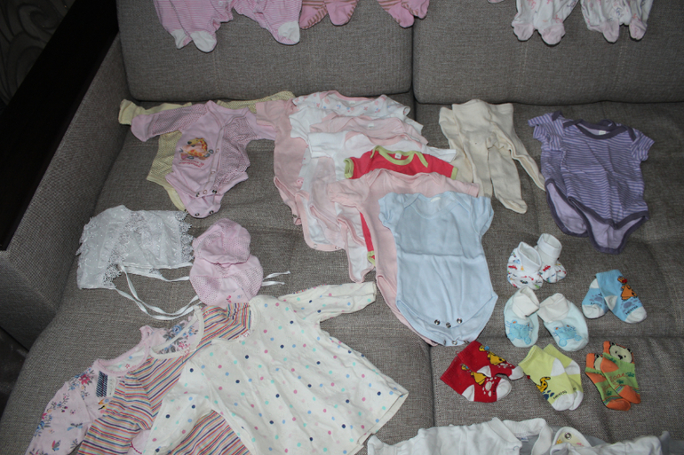 Продам для девочек двойняшек