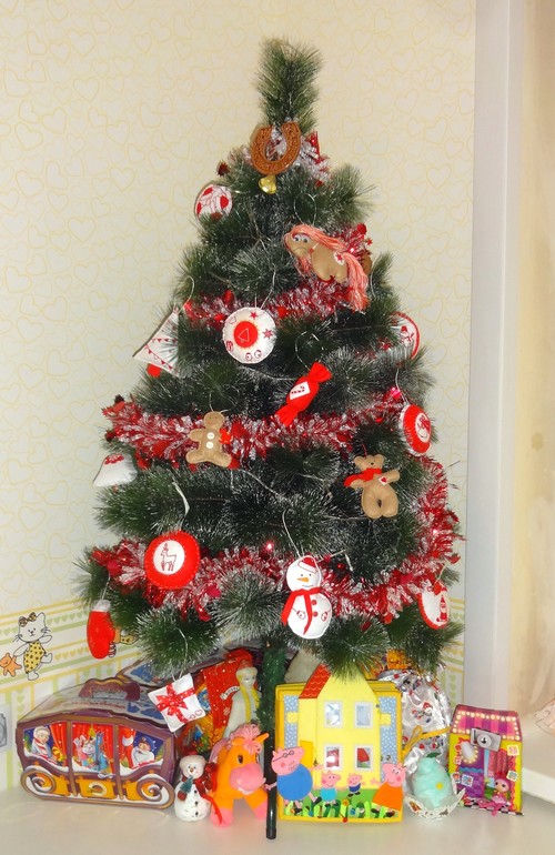 Ёлочные игрушки из фетра с термоаппликацией