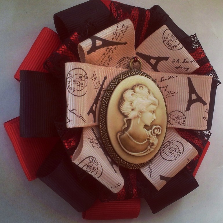 Брошь-орден " Мулен Руж ".