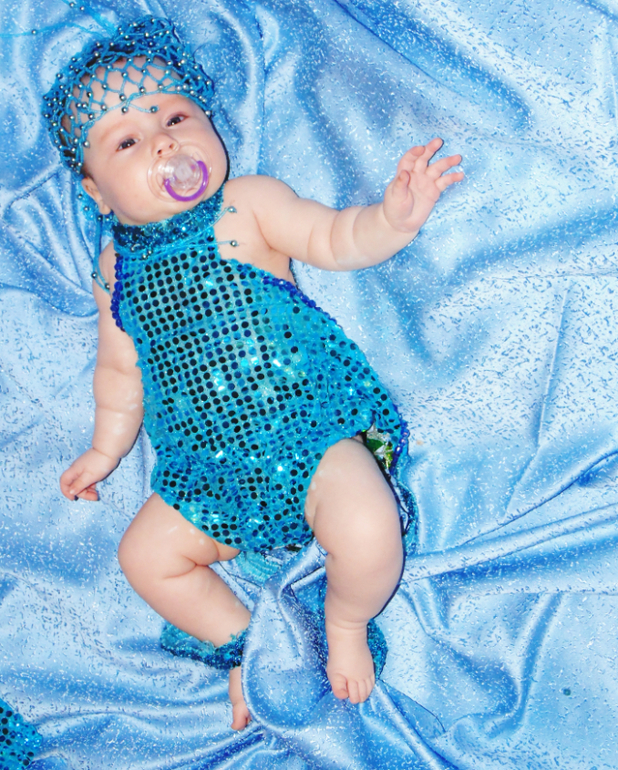 Просто)Делать мамке было не чего)