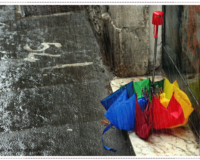 хочется лета,дождя)))