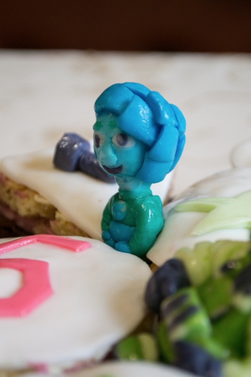 Фигурки из мастики + пироженые