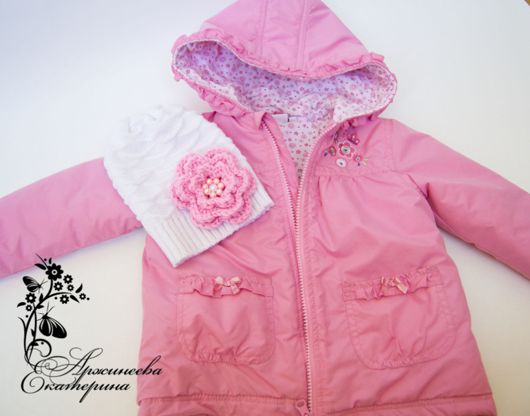 Связалась шапочка специально под куртку...