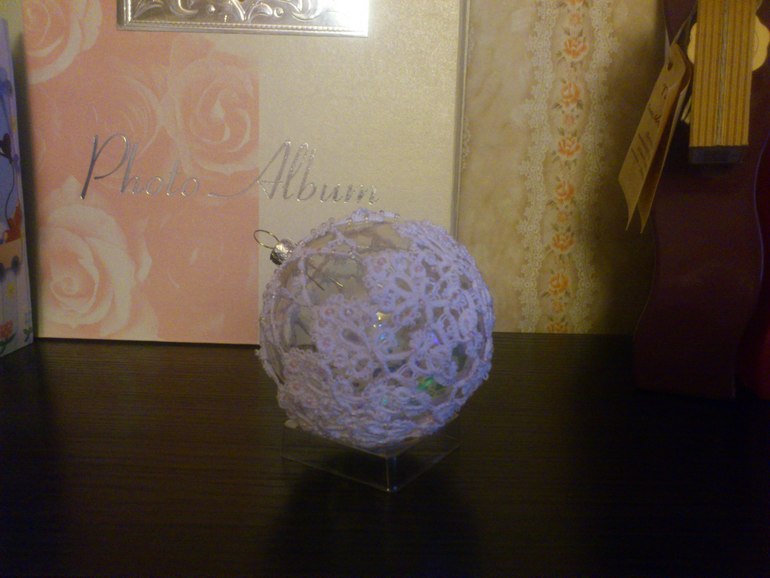 Шарики в обмен на альбом.