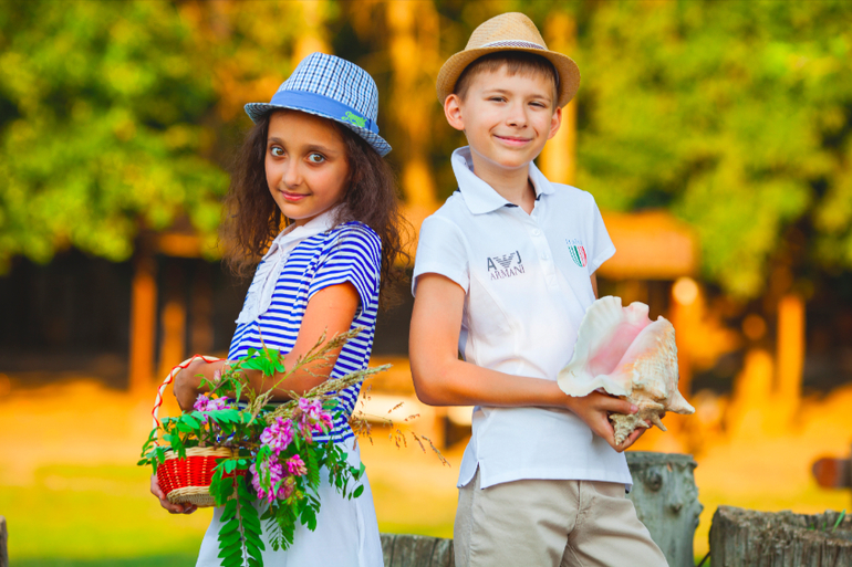 Большая распродажа детской одежды.