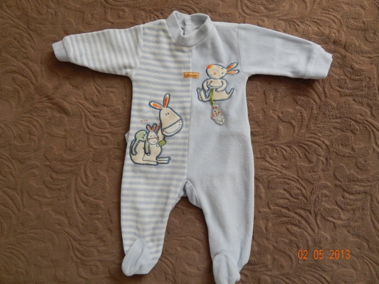Продам одежду для мальчиков 0-6 месяцев.