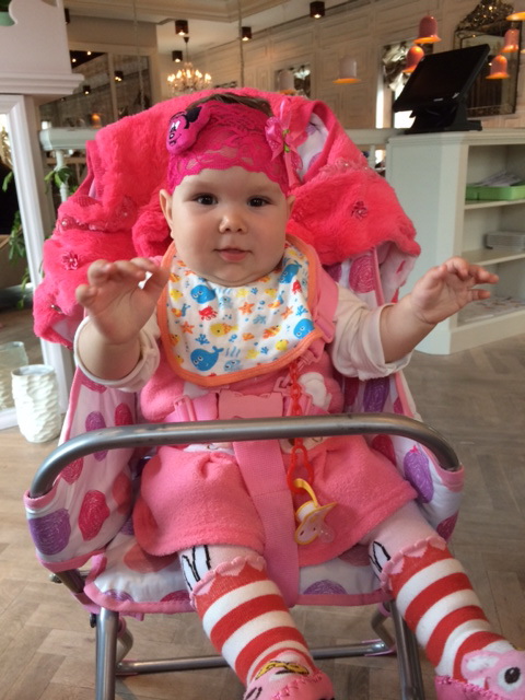 9 мес внутри и 9 мес вне животика!!!!!