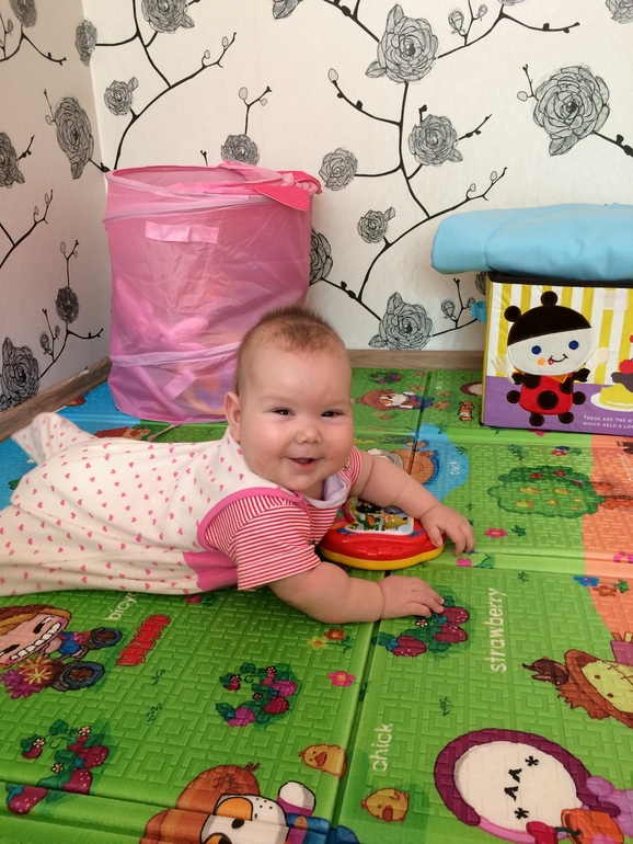 Моей ягодке сегодня ПОЛГОДИКА!!!!!!!