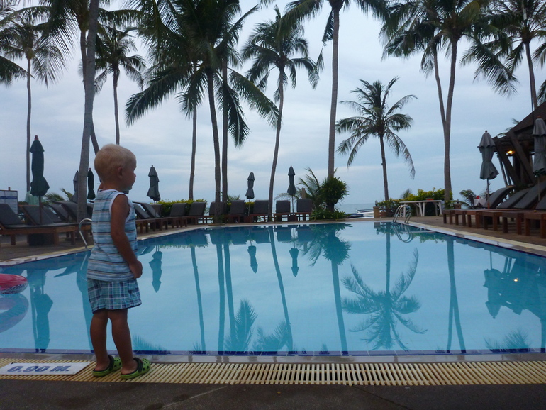 Наверно надо закончить тут с весенним Самуи и вскоре начать добавлять летний)