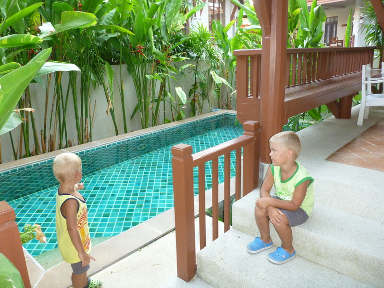 Наверно надо закончить тут с весенним Самуи и вскоре начать добавлять летний)