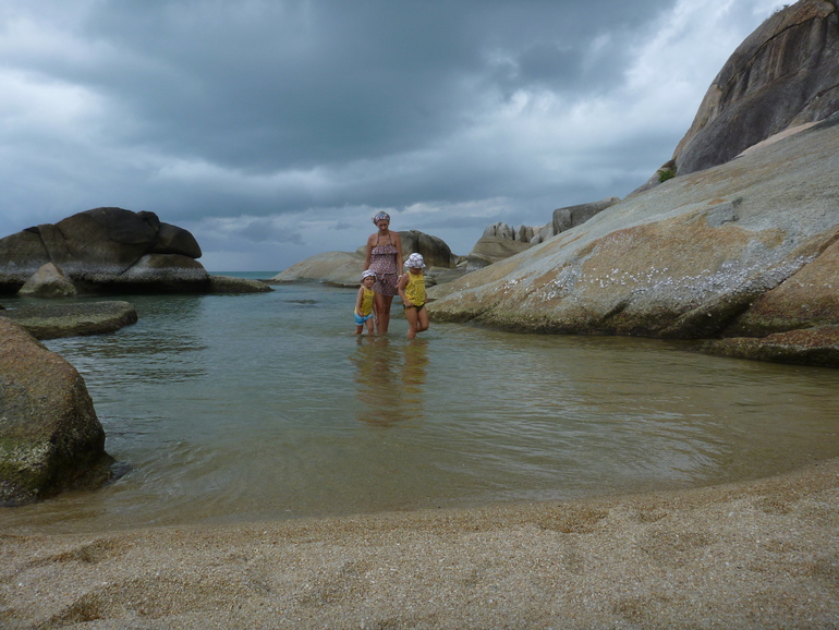 камни бабушка и дедушка на ламаи)