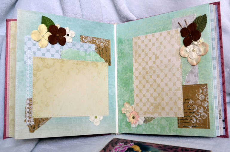 Альбом женский. Продается.