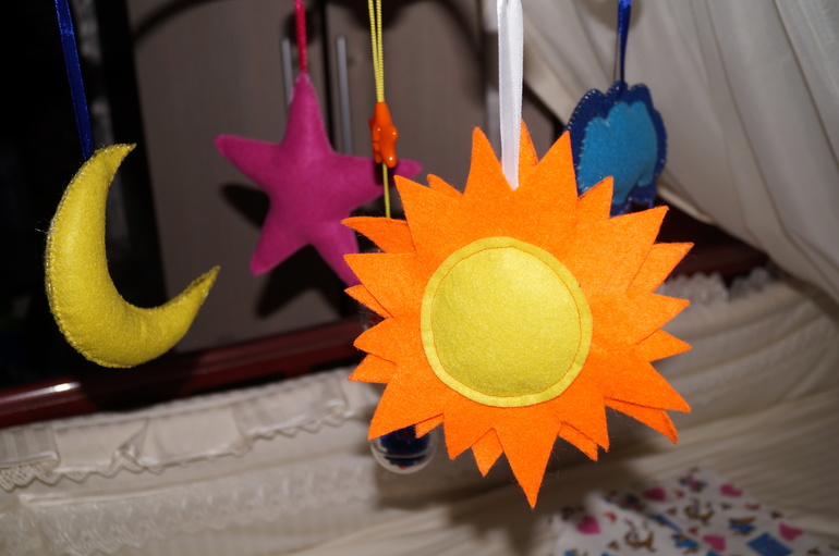 Игрушки из фетра на мобиль своими руками