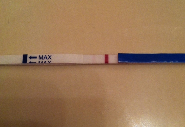 Девочки! Есть вторая полоска или нет! Посмотрите пожалуйста!