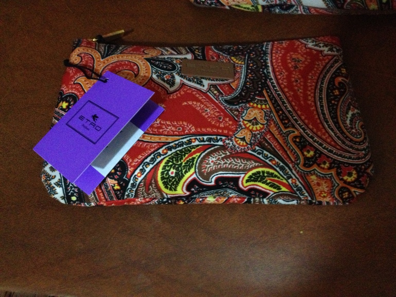 Сумки и праздничные украшения ETRO