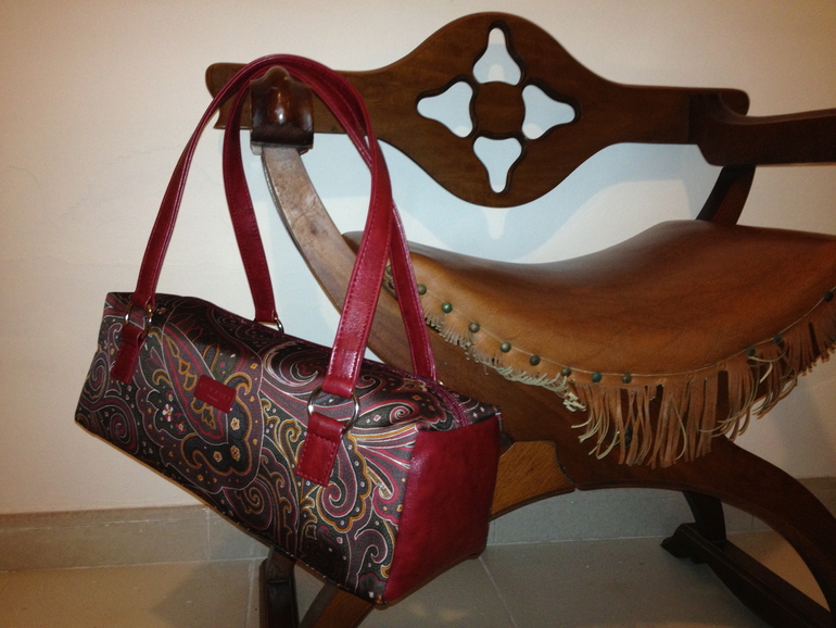 Сумки и праздничные украшения ETRO