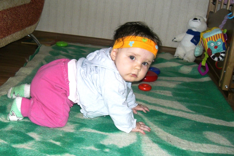 Наши полугодовалые умелки:)