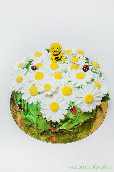 Пчёлка Майя в ромашках)