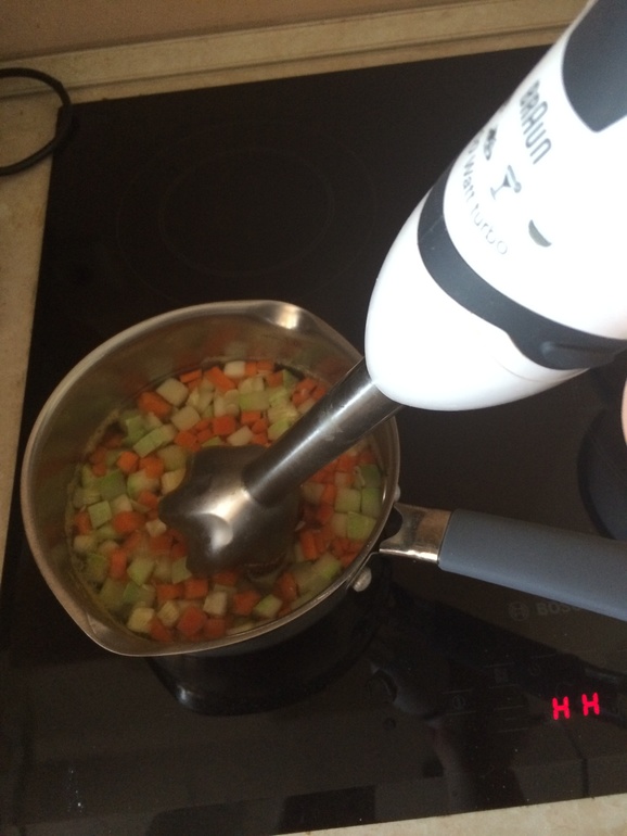 Обед 1 неделя 7 день суп пюре из кабачков и моркови с куриными фрикадельками