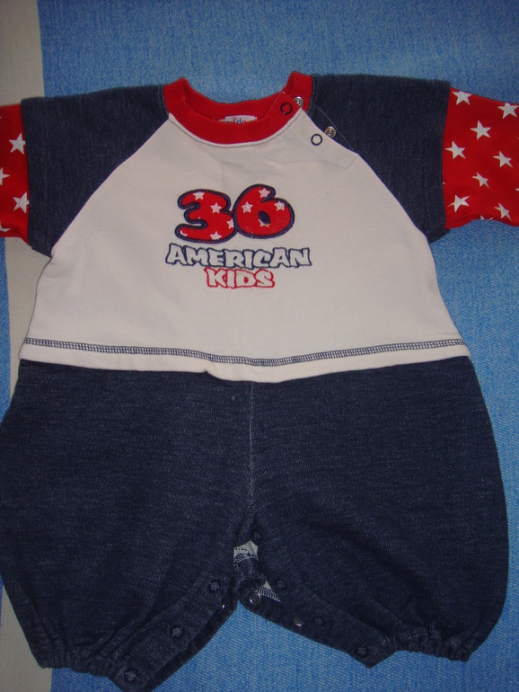 Продам стильный комбинезон 6-12 мес