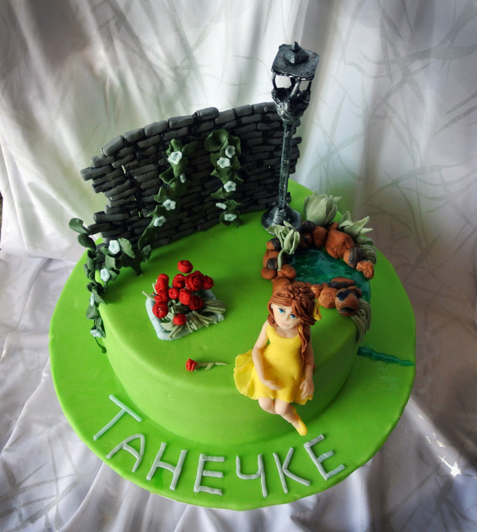 Девушка в желтом