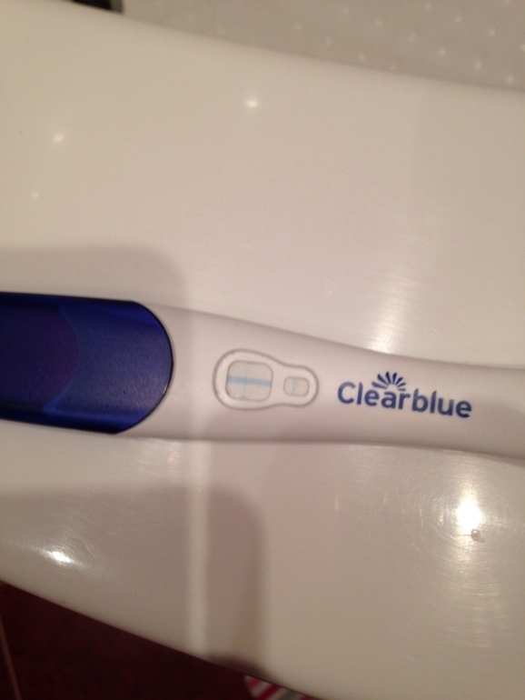 Клеар блю тест на беременность до задержки. Clearblue струйный реагент. Реагент Clearblue Plus. Тест клеар Блю. Тест клеар Блю за 5 дней.