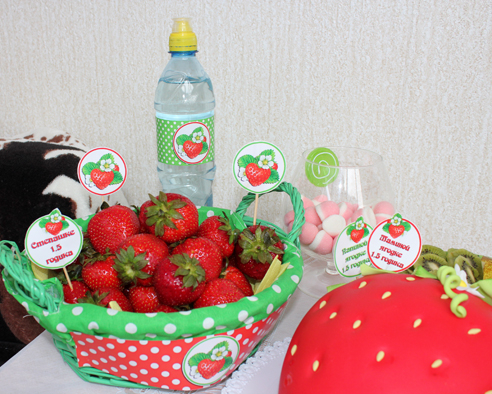 Любимой ягодке 1,5 годика или ДР в клубничном стиле