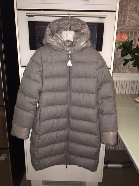 Новый пуховик Moncler - на 12лет!!Очень стильная модель...
