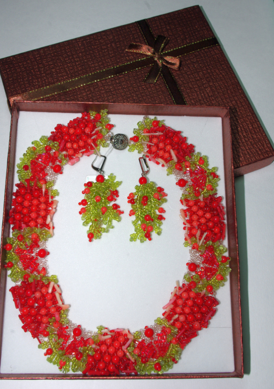 Украшения из бисера и натуральных камней