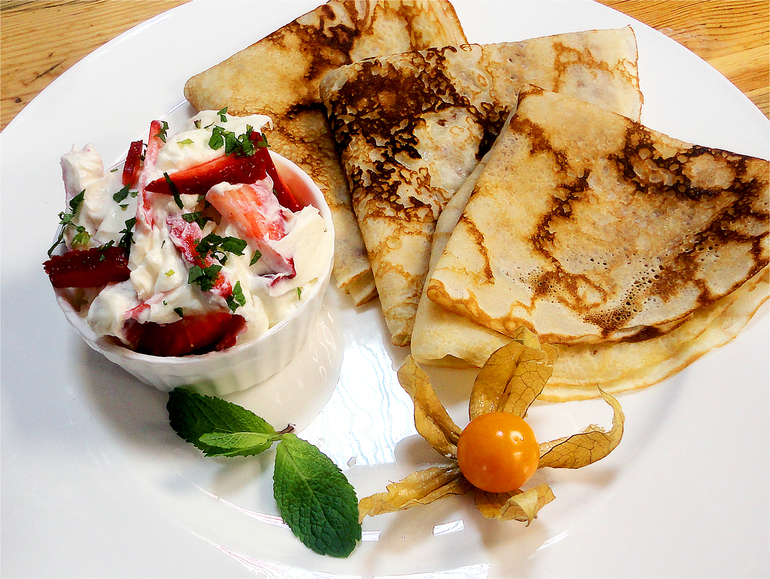 Печем блины и оладьи на Масленицу