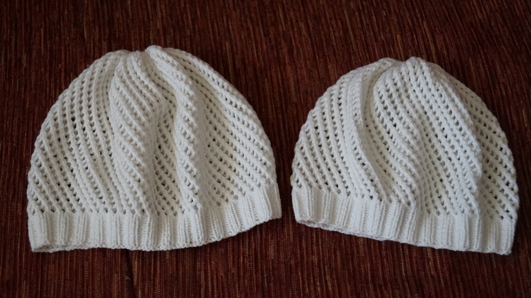 Летние шапочки для сестренок)