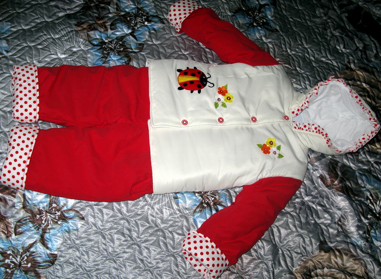 Новый костюм демисезонный (весна-осень) размер 2-3 года